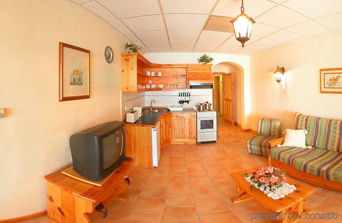 The Mediterranea Hotel & Suites خليج سانت بول الغرفة الصورة