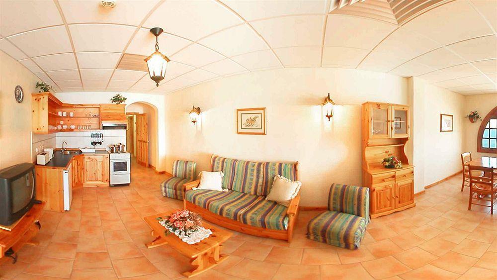 The Mediterranea Hotel & Suites خليج سانت بول المظهر الخارجي الصورة